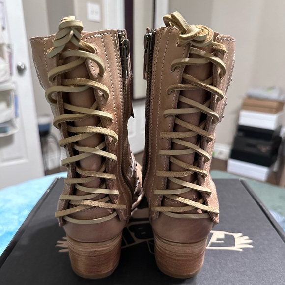 Freebird GHOST leather tan sandal size 9 NEW IN BOX - Picture 2 of 15